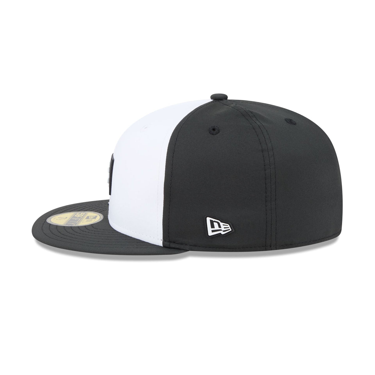 Kansas City Royals 2026 Clubhouse Black & White 59FIFTY Fitted Hat