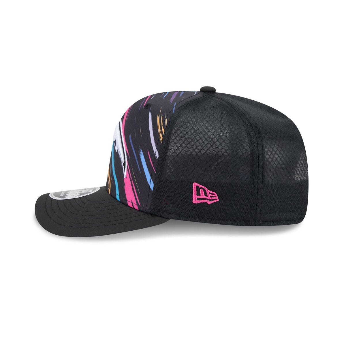Los Angeles Chargers 2026 Crucial Catch 9SEVENTY Trucker Hat